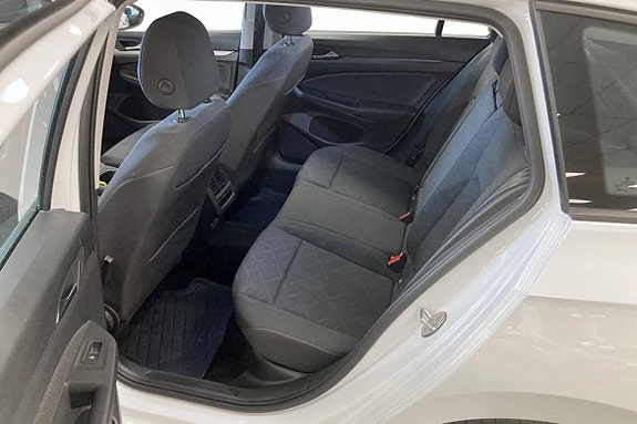 Volkswagen Golf VIII 8 of 9