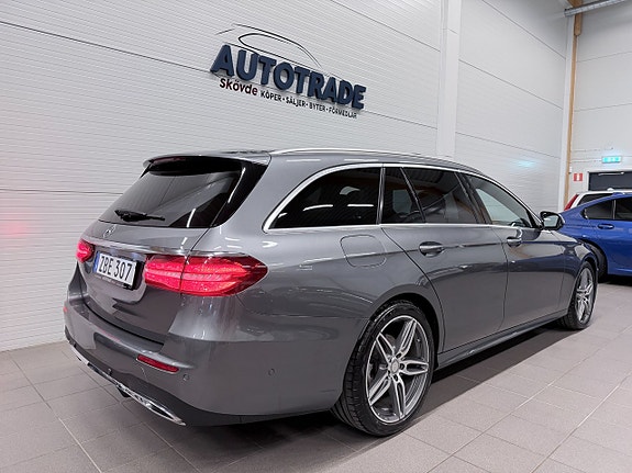 Mercedes-Benz E220 7 of 24