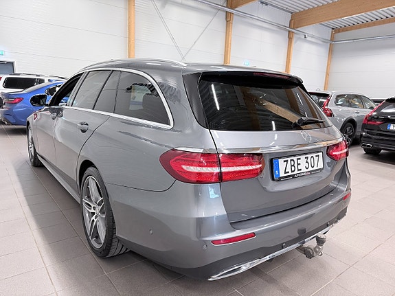 Mercedes-Benz E220 11 of 24