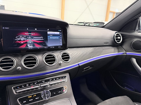 Mercedes-Benz E220 17 of 24