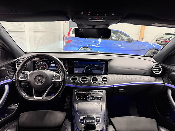 Mercedes-Benz E220 13 of 24