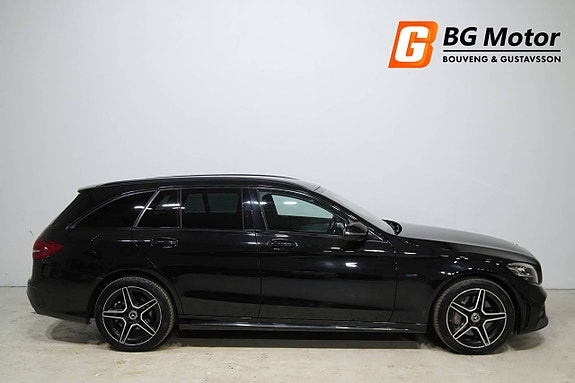 Mercedes-Benz C300 2 of 5