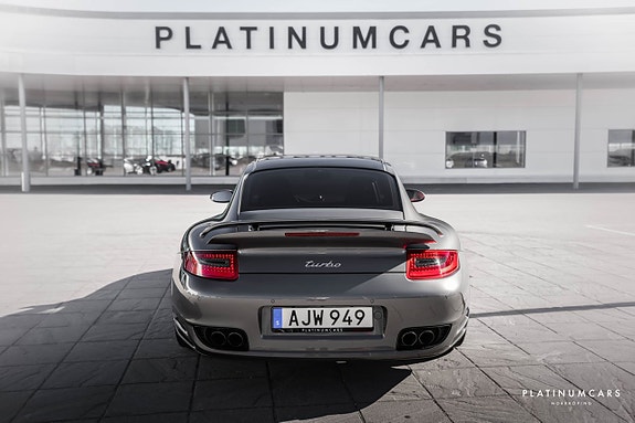 Porsche 911 4 of 5