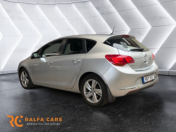 Opel Astra 4 of 5