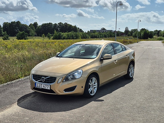 Volvo S60 2 of 5