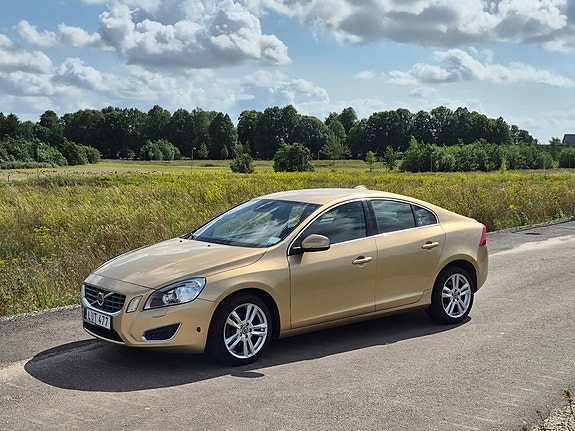 Volvo S60 3 of 5