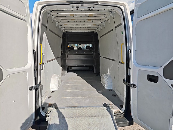 Volkswagen Crafter 11 of 17