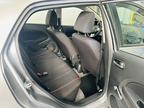 Mazda 2 16 of 19