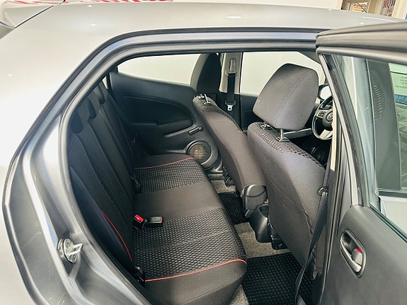 Mazda 2 17 of 19