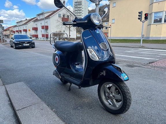 Vespa LX Klass 2 moped