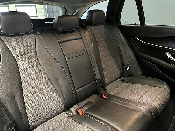 Mercedes-Benz E220 21 of 21
