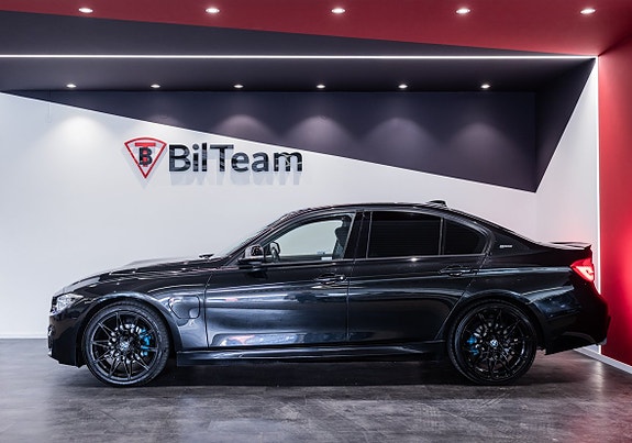 BMW 330e 5 of 5