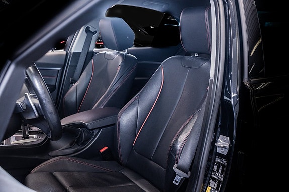 BMW 330e 14 of 23