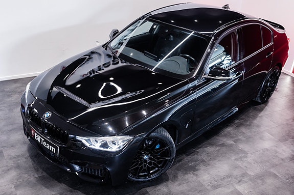 BMW 330e 4 of 5