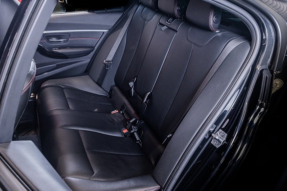 BMW 330e 23 of 23