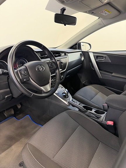 Toyota Auris 7 of 14