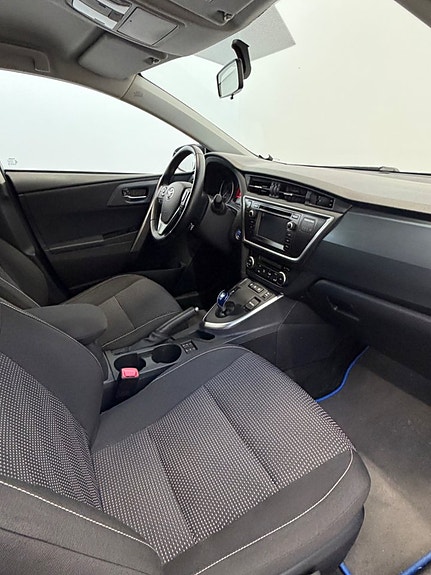 Toyota Auris 11 of 14