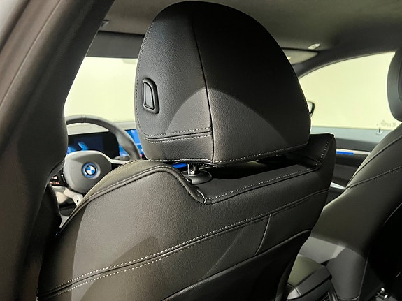 BMW i4 8 of 13