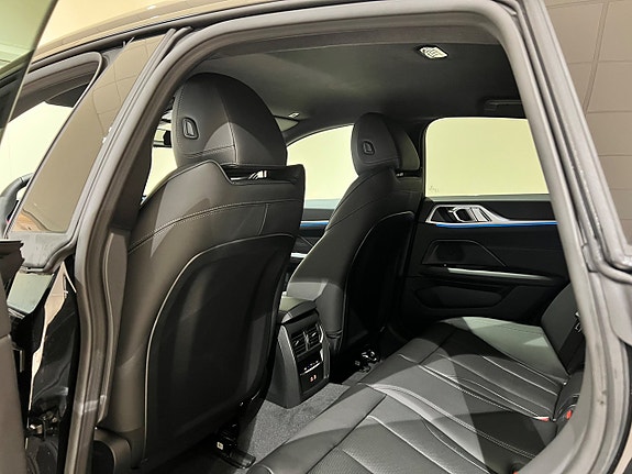 BMW i4 7 of 13