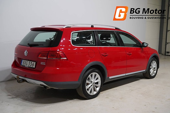 Volkswagen Passat Alltrack 3 of 5