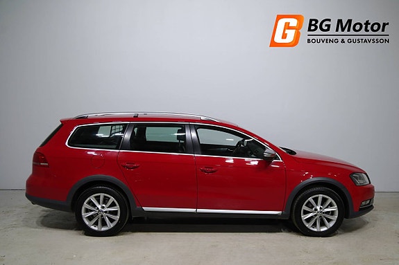 Volkswagen Passat Alltrack 2 of 5