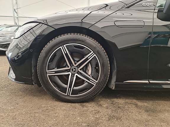 Mercedes-Benz EQE350 13 of 30