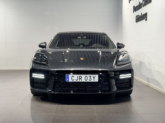 Porsche Panamera 4 3 of 5