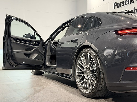 Porsche Panamera 4 9 of 25
