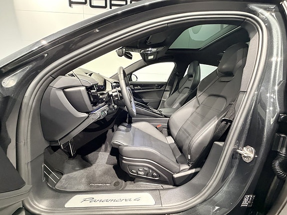 Porsche Panamera 4 16 of 25
