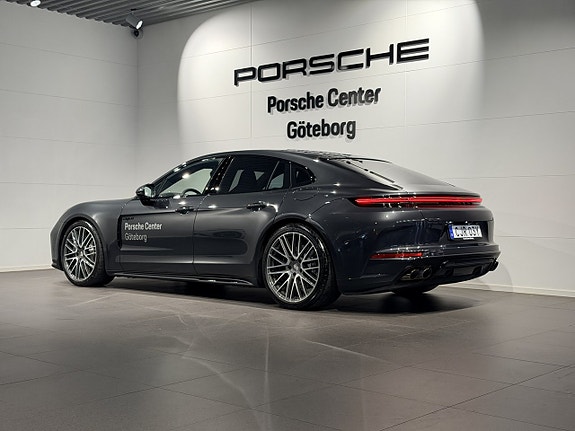 Porsche Panamera 4 5 of 5