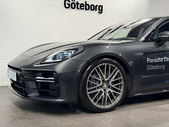 Porsche Panamera 4 11 of 25