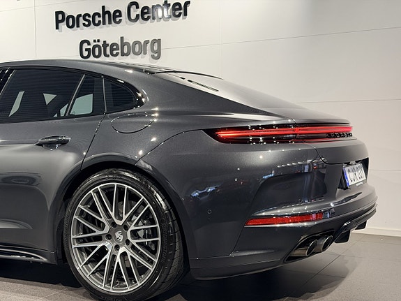 Porsche Panamera 4 10 of 25