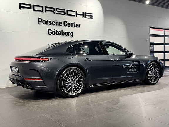 Porsche Panamera 4 4 of 5