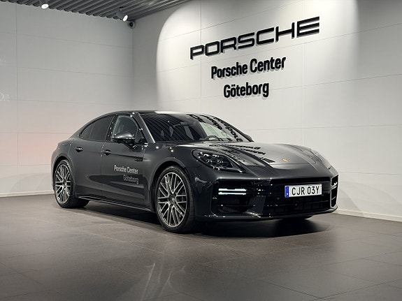Porsche Panamera 4 2 of 5