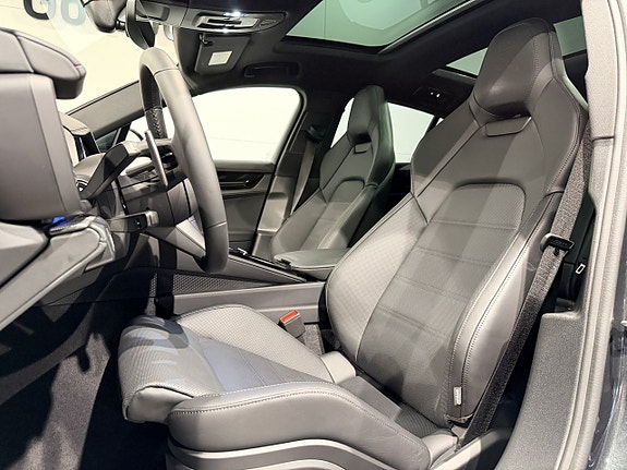 Porsche Panamera 4 15 of 25
