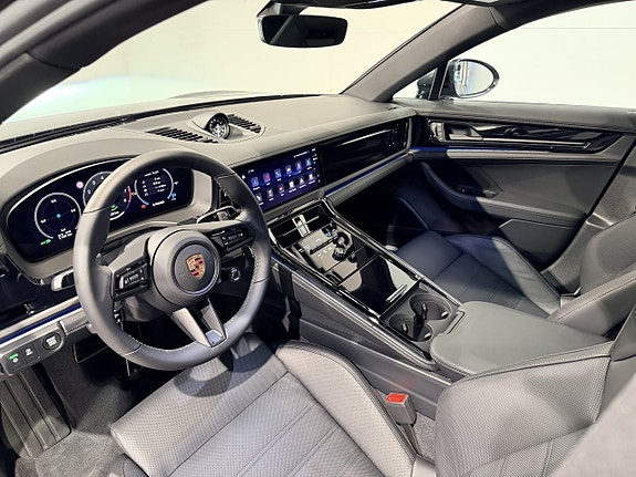 Porsche Panamera 4 17 of 25