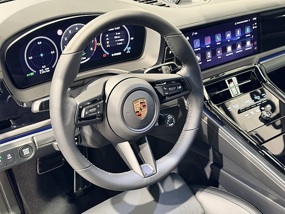 Porsche Panamera 4 18 of 25