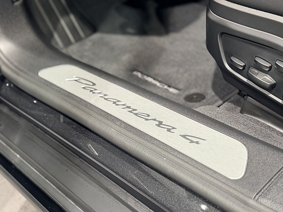 Porsche Panamera 4 13 of 25