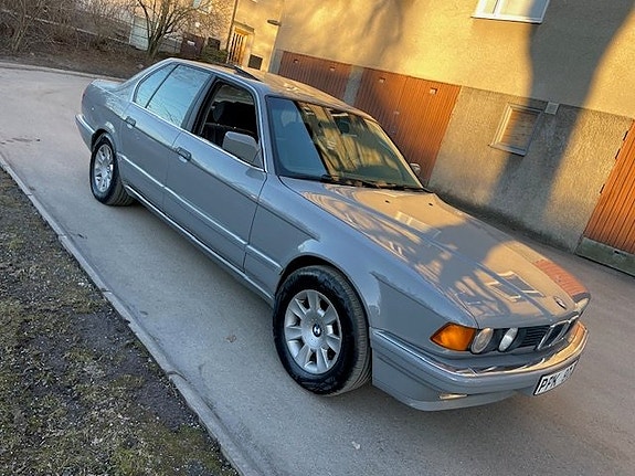 BMW 735i 3 of 21