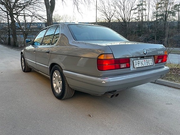 BMW 735i 7 of 21
