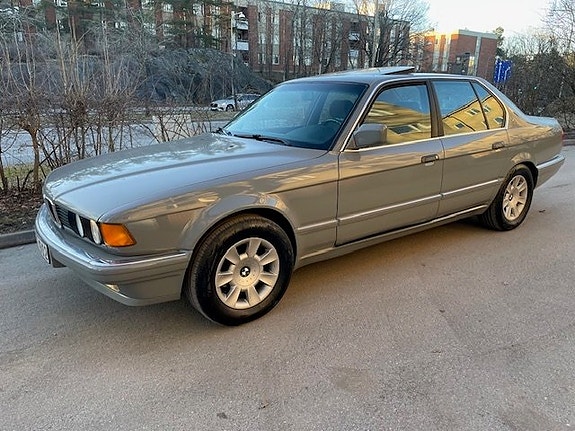 BMW 735i 4 of 21