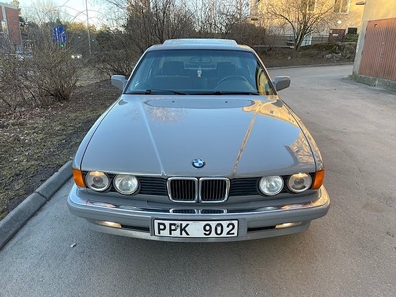 BMW 735i 2 of 21