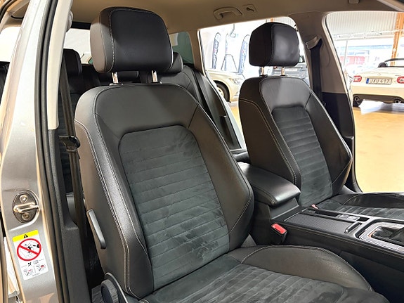 Volkswagen Passat 21 of 30