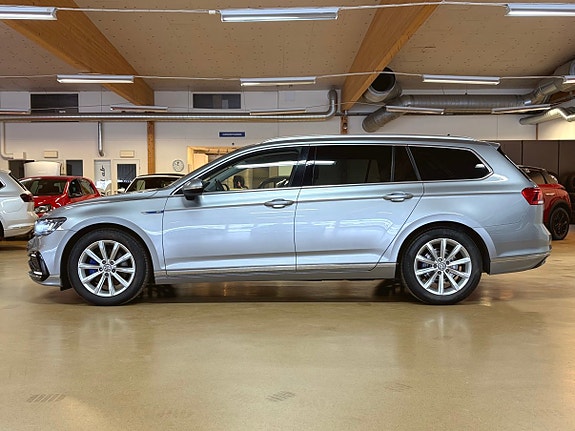 Volkswagen Passat 13 of 30