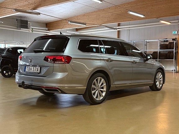 Volkswagen Passat 19 of 30