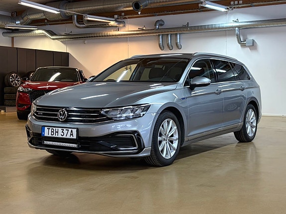 Volkswagen Passat 9 of 30