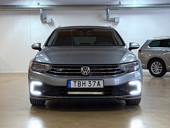Volkswagen Passat 8 of 30