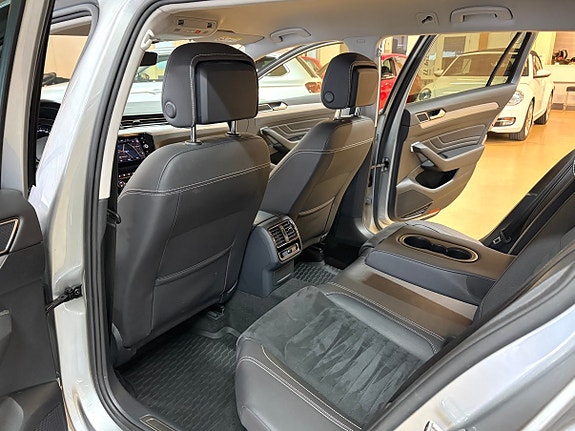 Volkswagen Passat 14 of 30