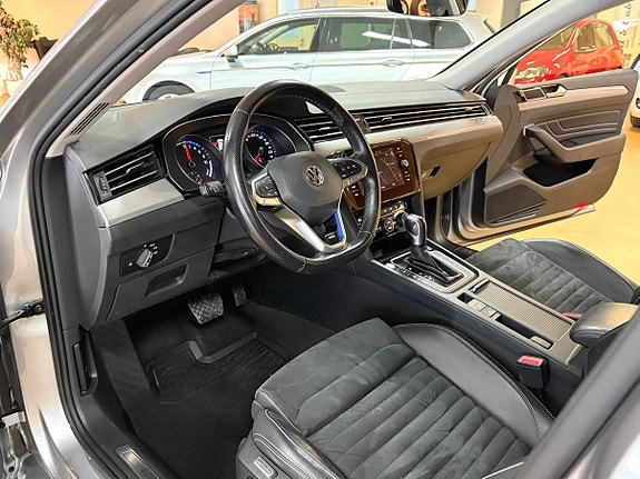 Volkswagen Passat 11 of 30