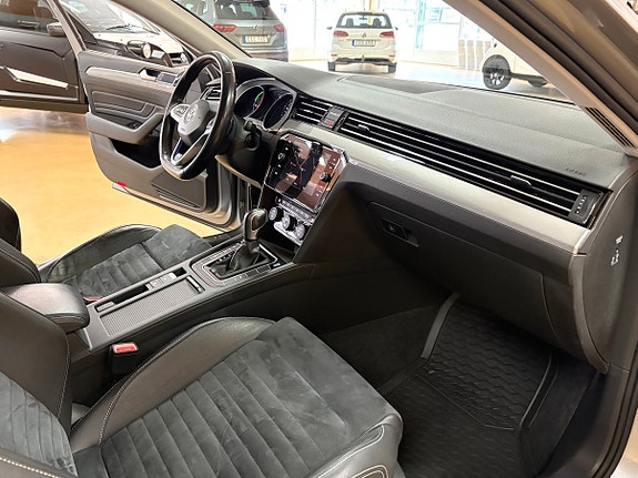 Volkswagen Passat 22 of 30